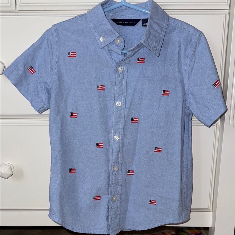 Janie and Jack Blue Short Sleeve Oxford Shirt with Flag Embroidery. 4t